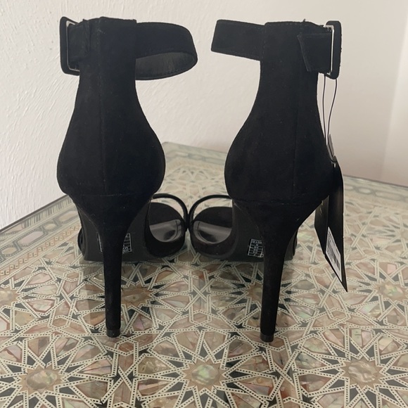 Shoe - Picture 2 of 4